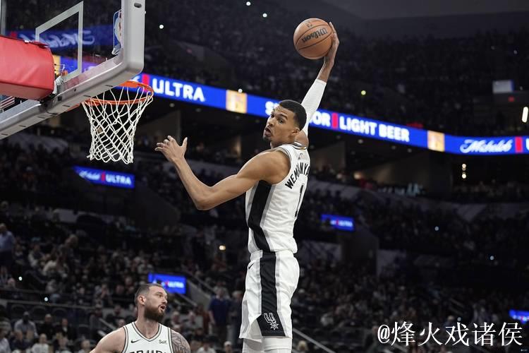 文班亚马跃过障碍直奔目标 文班亚马跃过障碍直奔目标